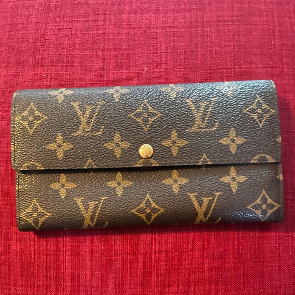 “SOLD”📮📦TH1916 Authentic Louis Vuitton Bifold